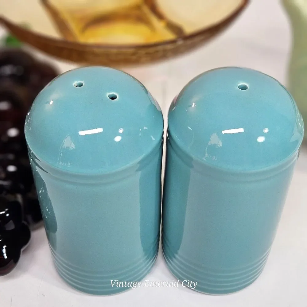 Vtg Neo Art Deco Japan Beehive Salt & Pepper Shakers Teal Blue Color Connection